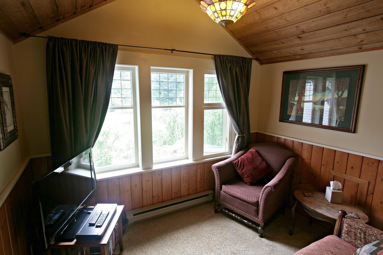 Kangaroo House Bed & Breakfast Eastsound ภายนอก รูปภาพ